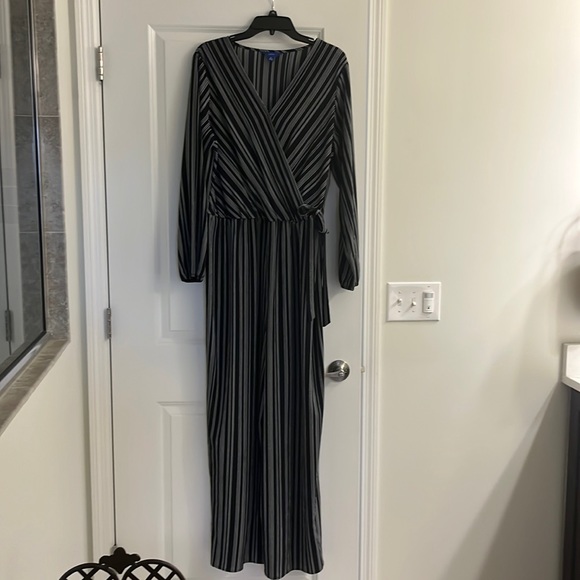 Apt 9 striped jumpsuit - Picture 2 of 3